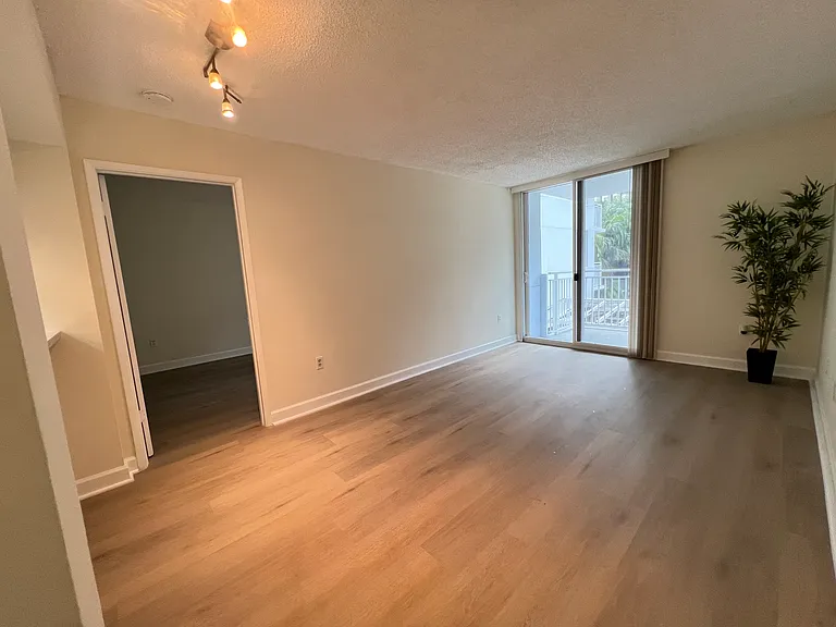 800 N Miami Ave #210 — Photo 17