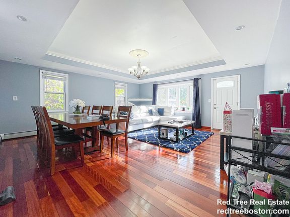 3rd image of 36 Wentworth St