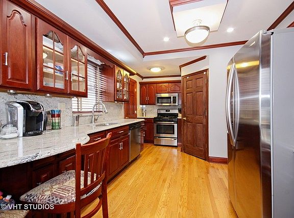 3rd image of 5904 W 91st St