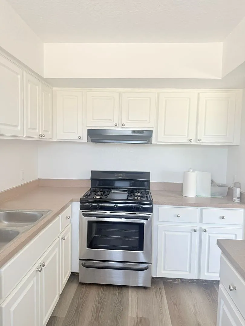 7141 N 16th St — Photo 3