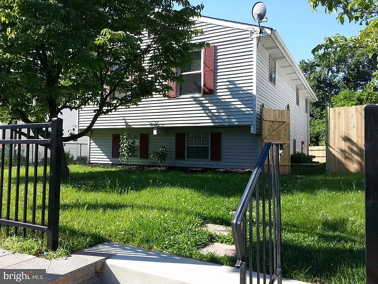 210 Ellis St — Photo 1