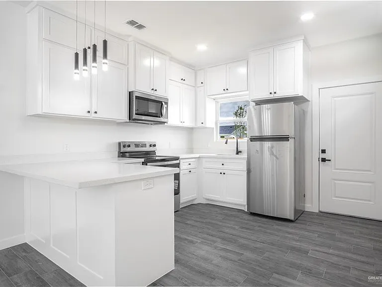 2104 E Viviana St #2 — Photo 9