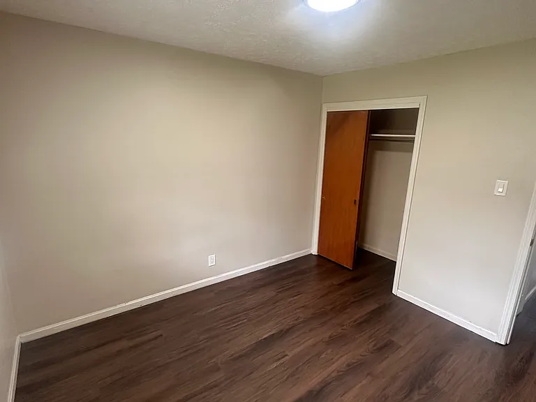 1274 Centre Pkwy — Photo 10