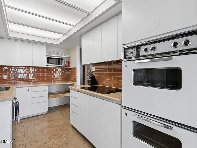 2323 N Central Ave #205 — Photo 4