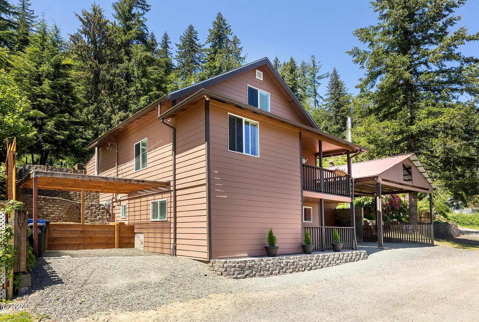 887 NW Burch Ln photo 1