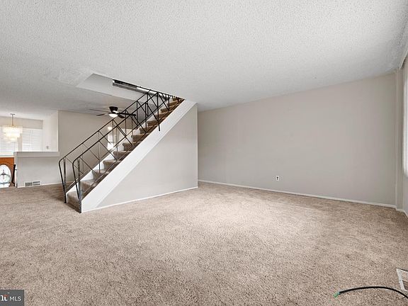 5th image of 3566 Gloucester Ln