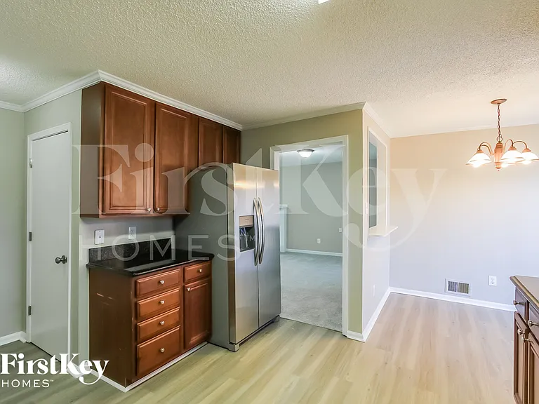 130 Whisperwood Ln NW — Photo 7