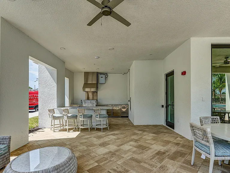 Imperial Crossing Luxury Apartment Homes outdoor gathering area.