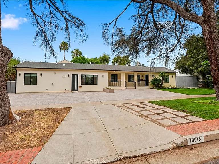 10913 White Oak Ave — Photo 21