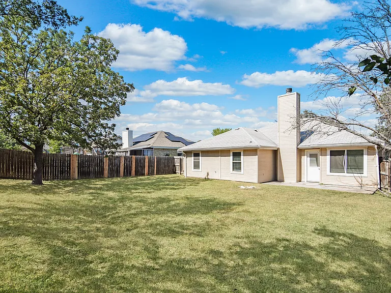 203 Bronc Dr — Photo 22