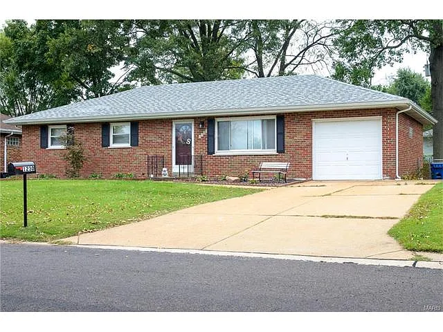 1230 Darding Dr photo 1