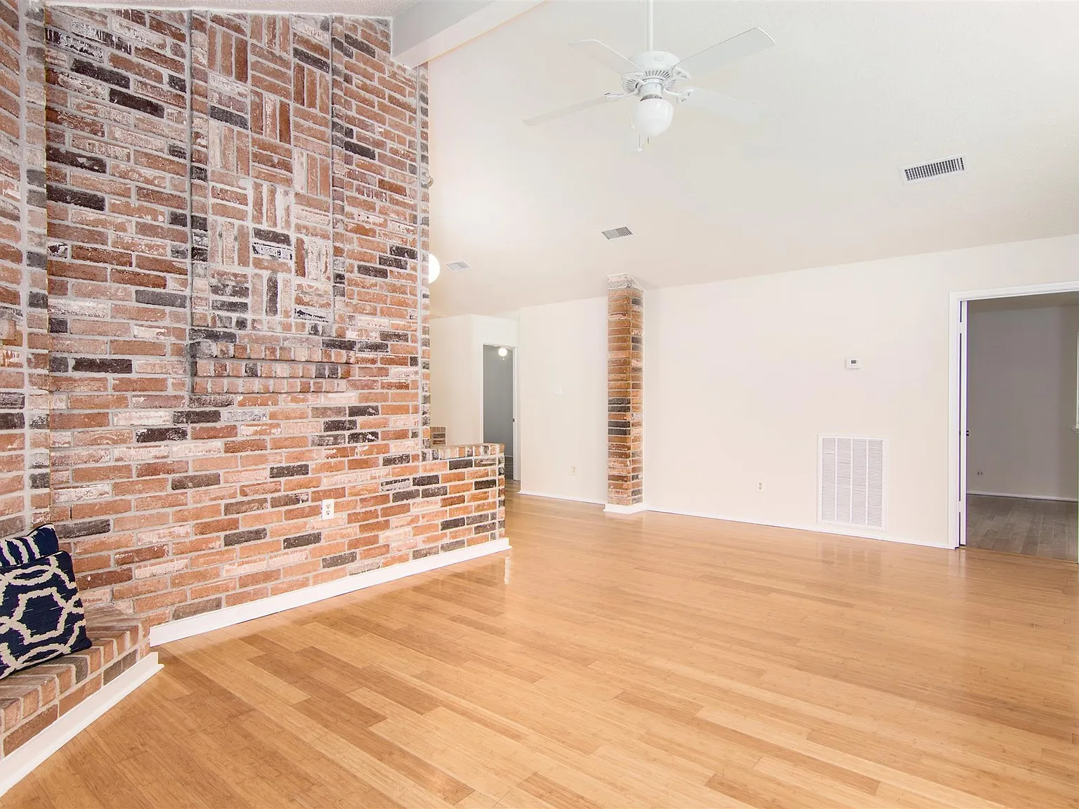 3 bed, 1454 sqft, $2,075 — Photo 4