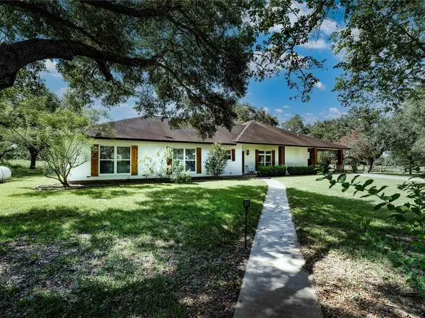 1054 County Road 156, Columbus, TX 78934
