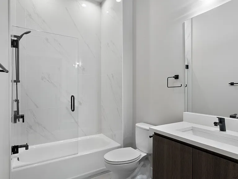 2505 W Farragut Ave #402 — Photo 18