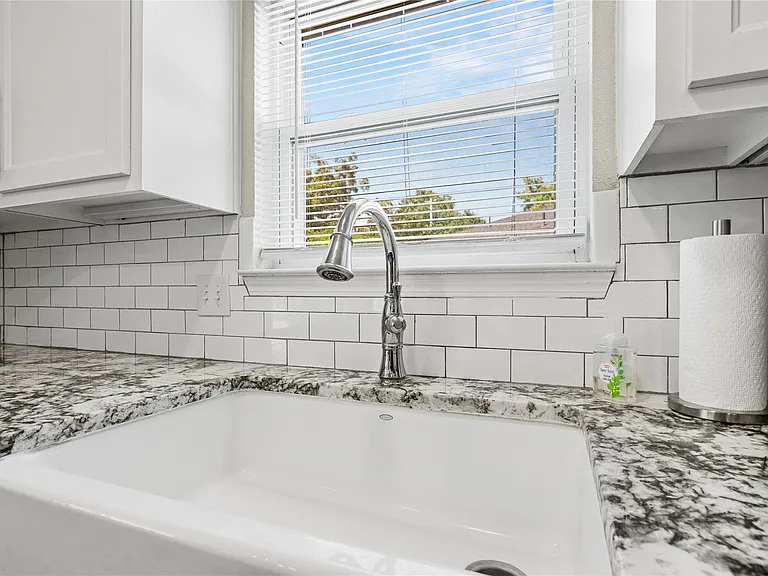 6031 McKnight St — Photo 18