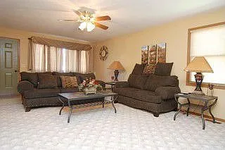 38135 N Manor Ave photo 1