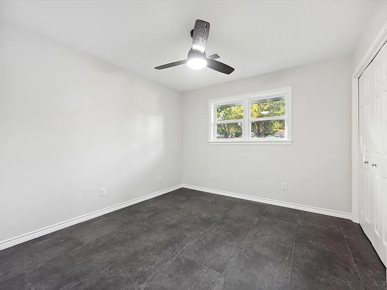 1305 W 1st St — Photo 26
