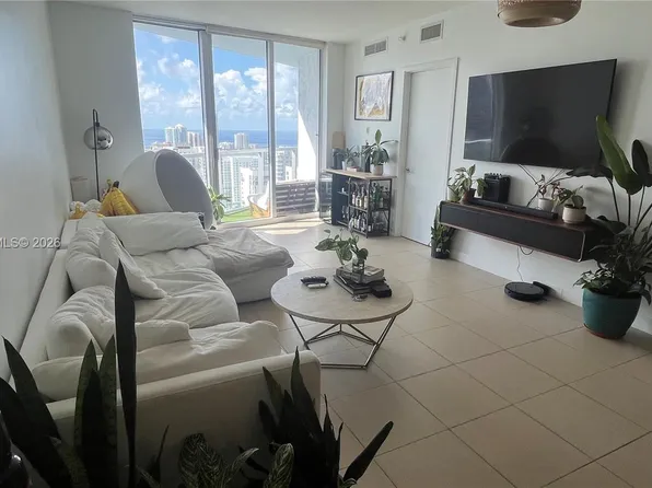 185 SW 7th St, Miami, FL