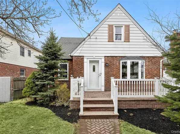 166 Commonwealth Street, Franklin Square, NY 11010