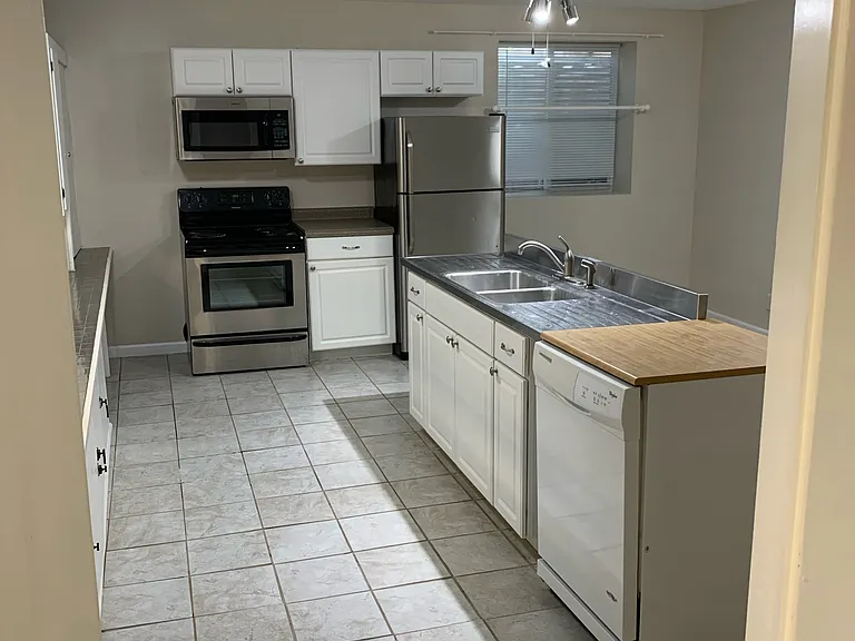 402 Main St #3 — Photo 1