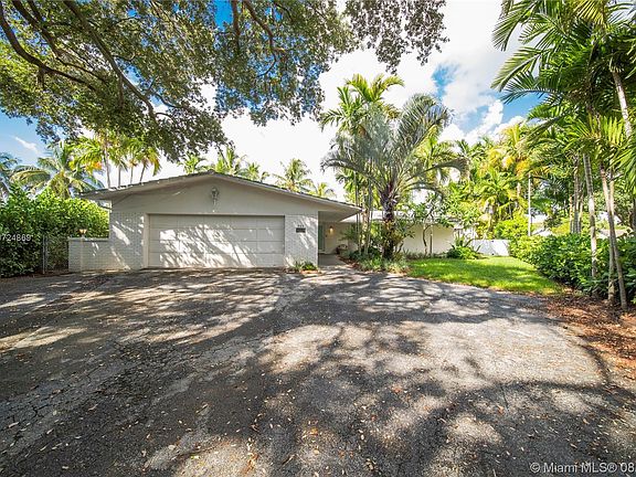 4th image of 844 NE Belle Meade Island Dr
