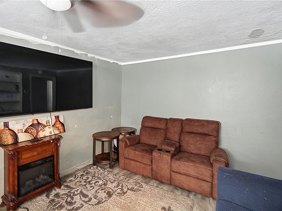 5th image of 621 Bonnycastle Ave