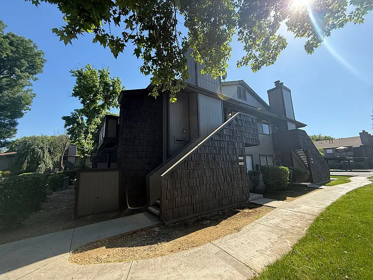 1190 S Winery Ave #234 — Photo 1