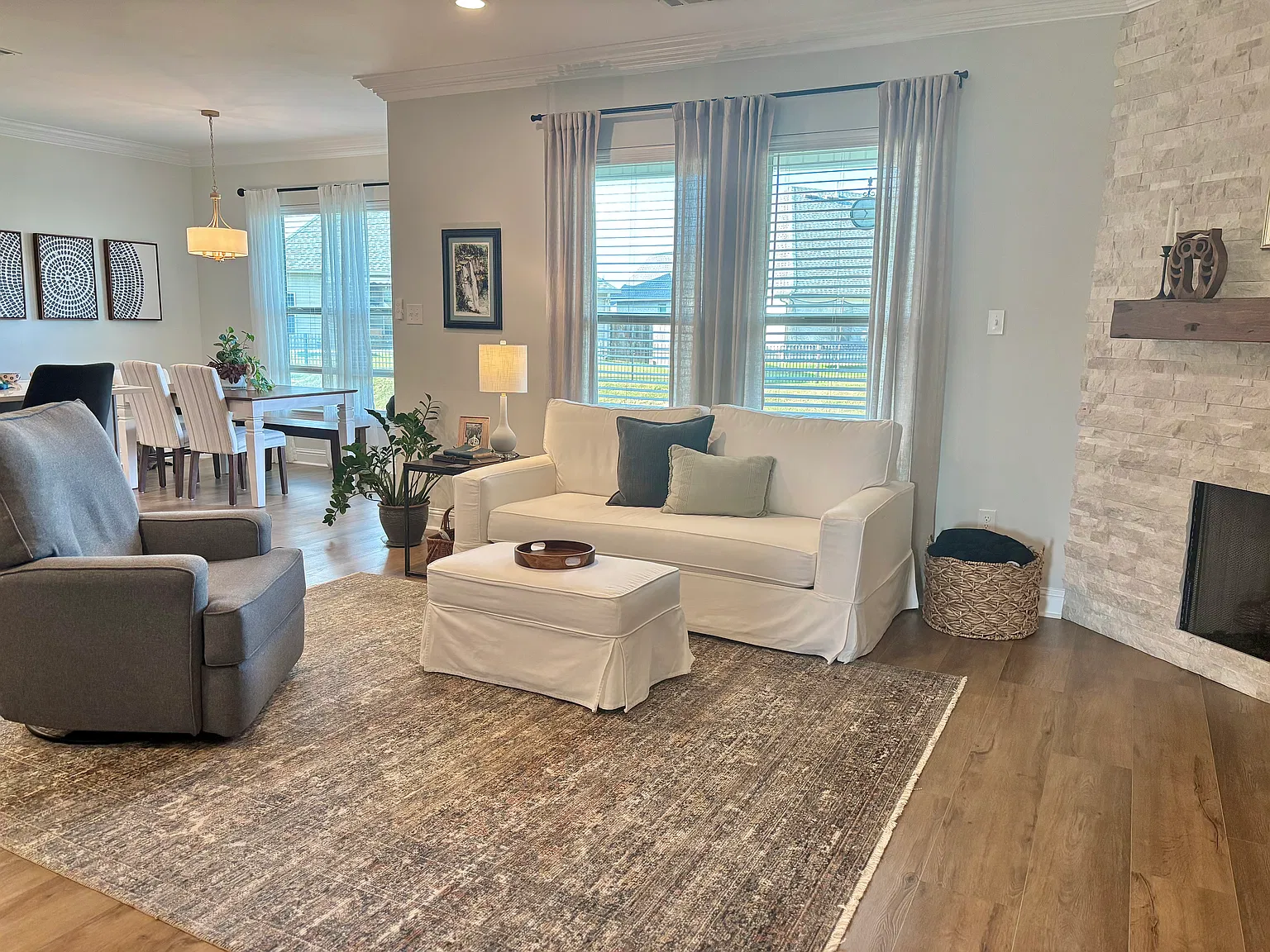 4 bed, 1865 sqft, $2,400 — Photo 3