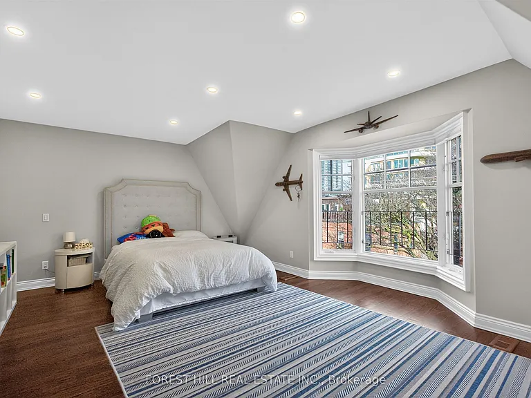 29 Webster Ave — Photo 32