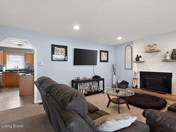 5th image of 302 Exler Filburn Rd