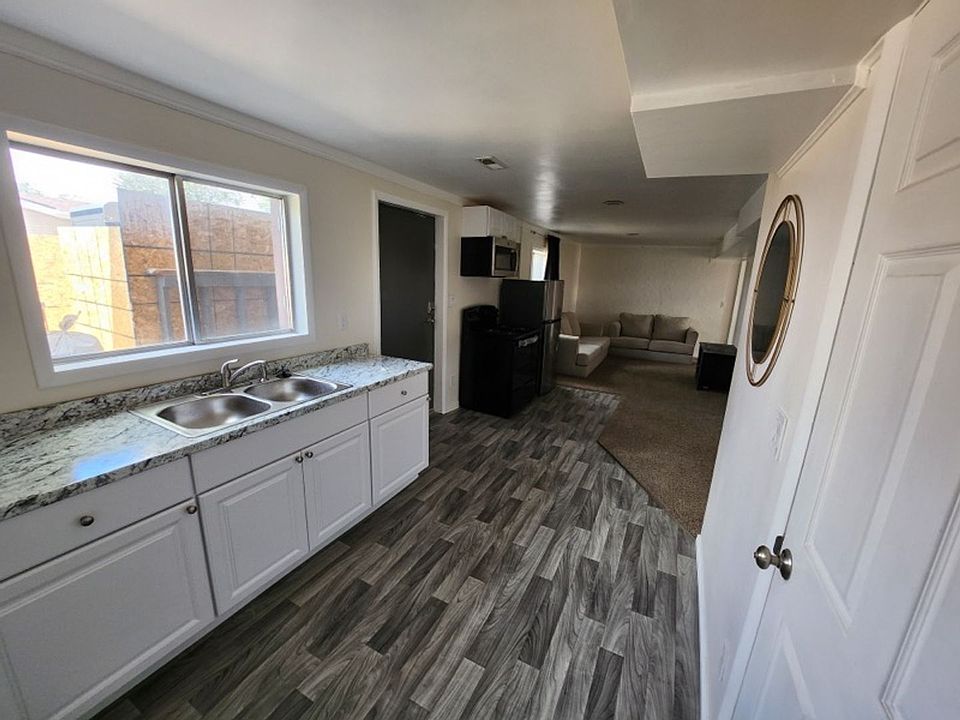 1st image of 432 W Pinecone Dr Basement 2