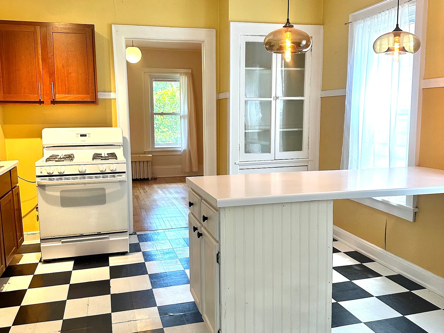 2 bed, 850 sqft, $1,175 — Photo 2