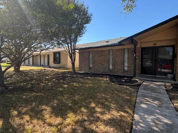 3427 Point East Dr, Mesquite, TX 75150