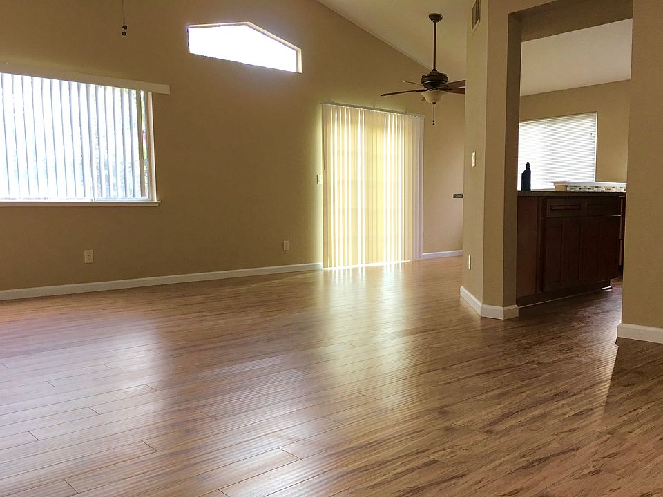 2nd image of 836 N Hill Way