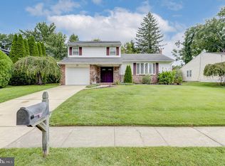 10 Pasadena Dr, Hamilton, NJ 08619