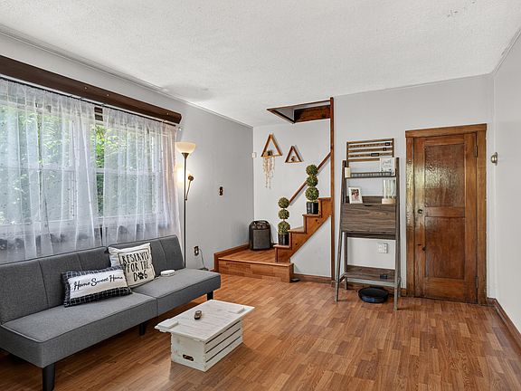 3rd image of 465 Ash St