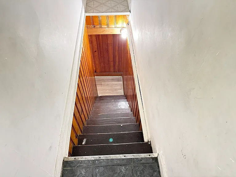 1208 Robbins St — Photo 6