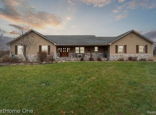 7463 Faussett Rd, Fenton, MI 48430