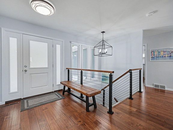 4th image of 7970 Island Ct