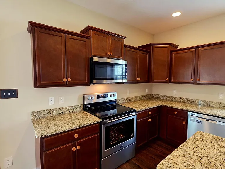 406 Tyrrell Trl — Photo 12