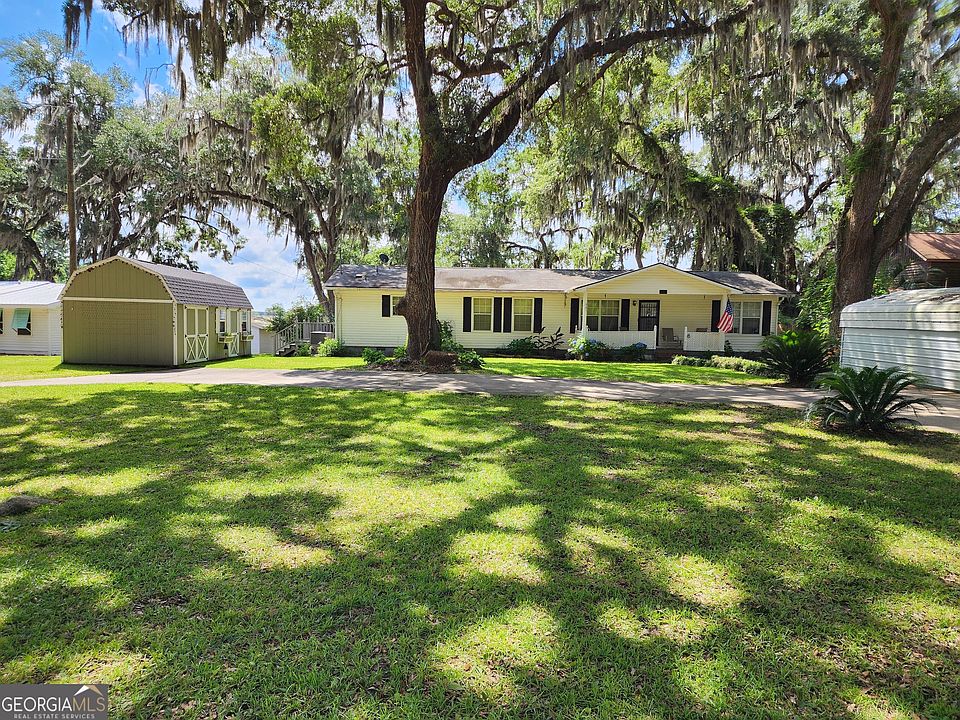 2nd image of 941 Lake Dr