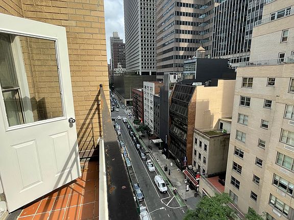 3rd image of 141 E 55th St APT 10F