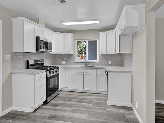 4th image of 1921 Evergreen Ave