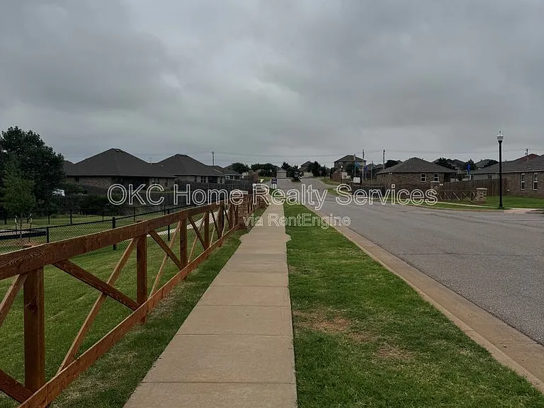 9904 Jackrabbit Rd — Photo 2