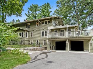 2340 Springhill Dr, Kalamazoo, MI 49008