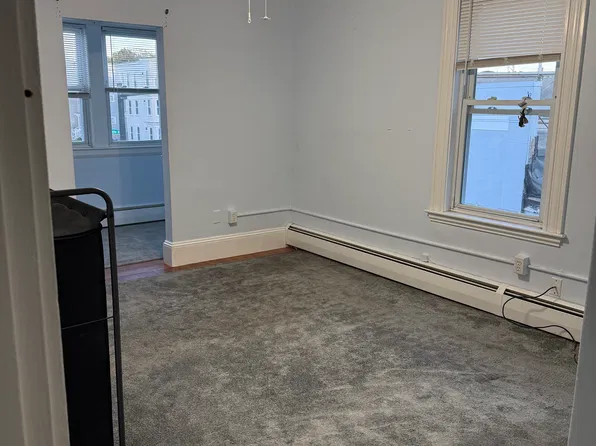 406 Cabot St APT 2L, Beverly, MA 01915