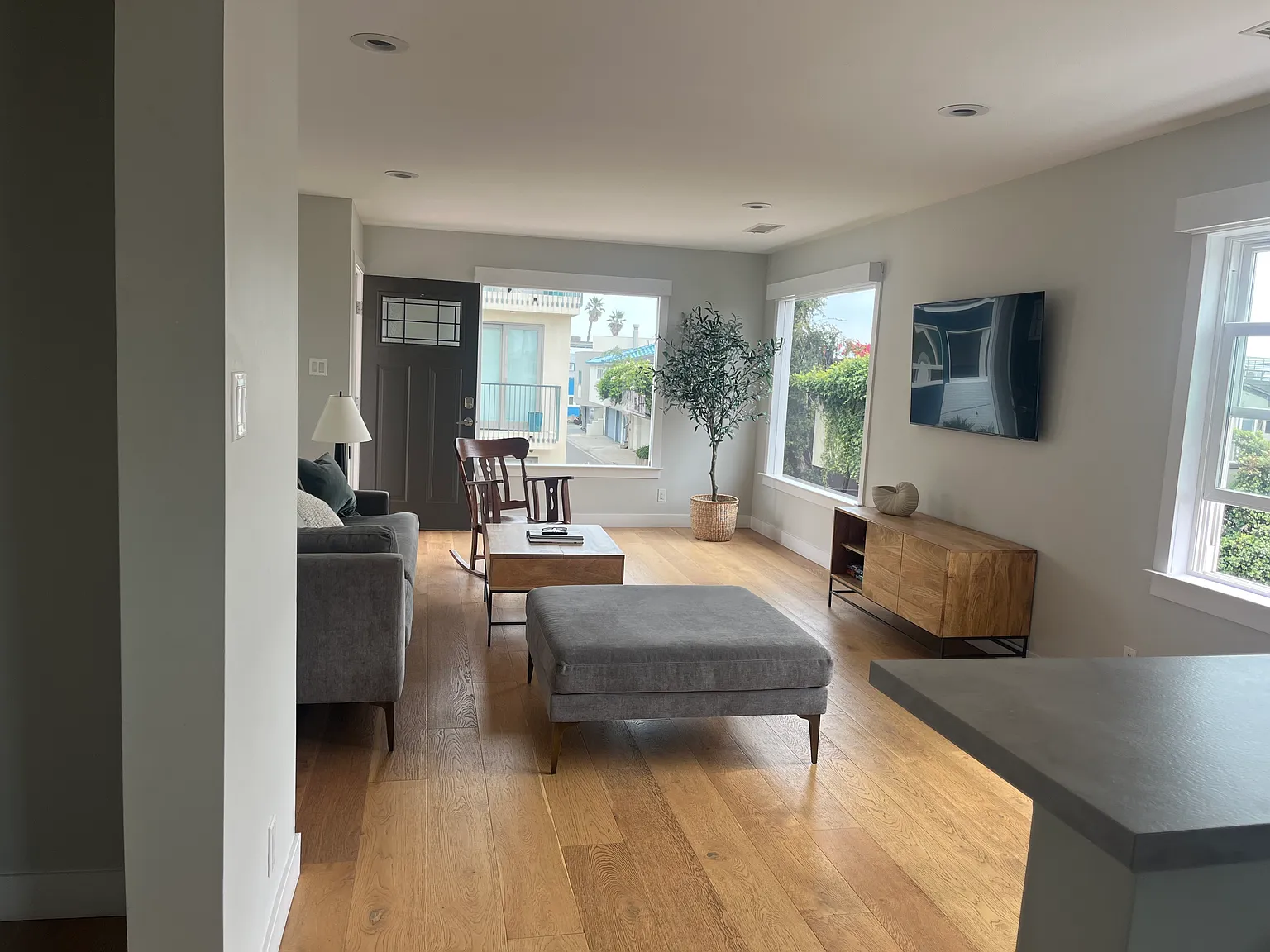 3 bed, 2100 sqft, $16,500 — Photo 2