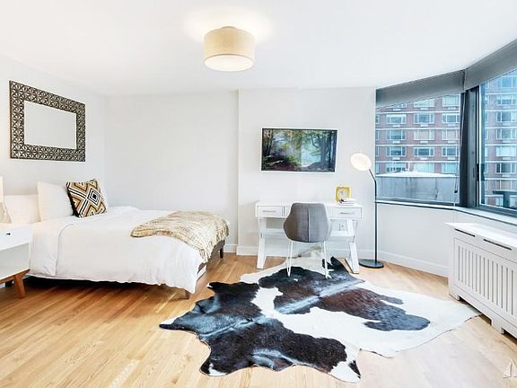 2nd image of 1991 Broadway APT 10C