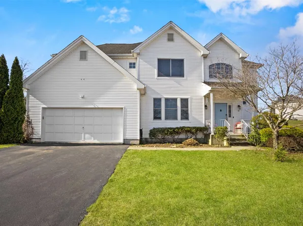 19 Arcadian Place, Fishkill, NY 12524