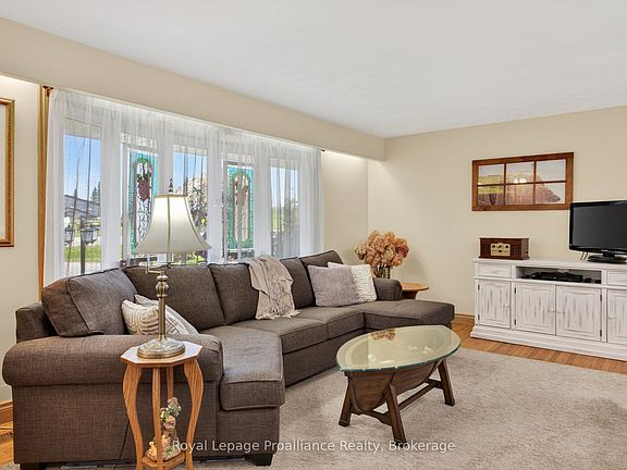 5th image of 1757 Mount Pleasant Rd